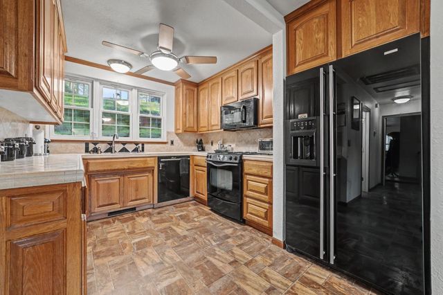 17630 Ridge Rd, Pine Grove, CA 95665