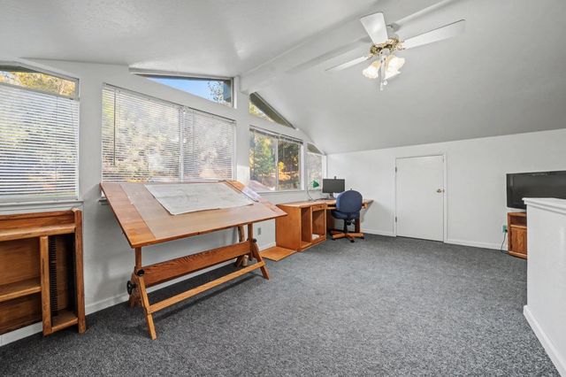 17630 Ridge Rd, Pine Grove, CA 95665