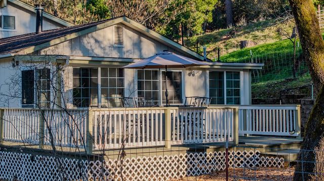 17630 Ridge Rd, Pine Grove, CA 95665