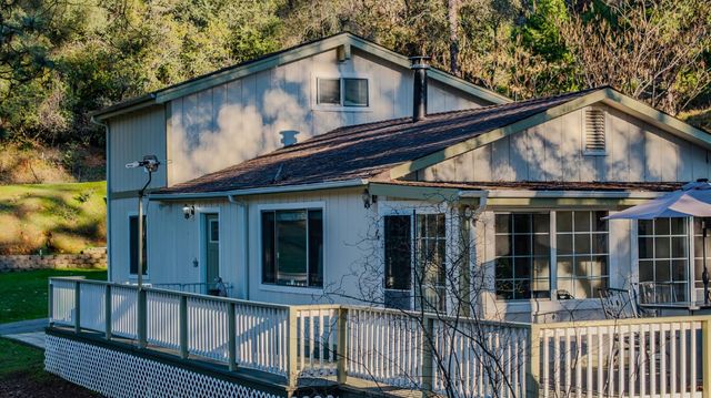 17630 Ridge Rd, Pine Grove, CA 95665
