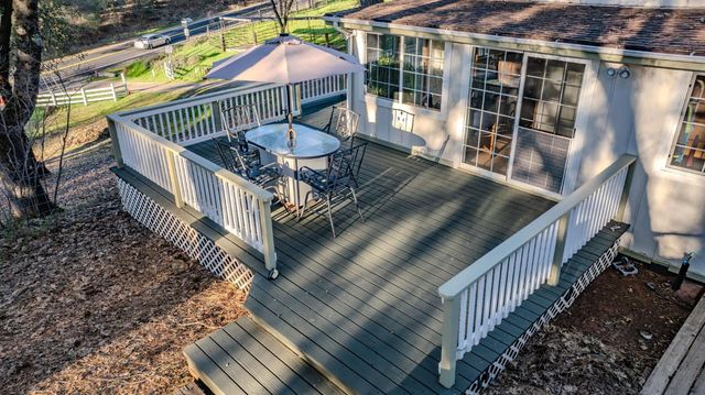 17630 Ridge Rd, Pine Grove, CA 95665