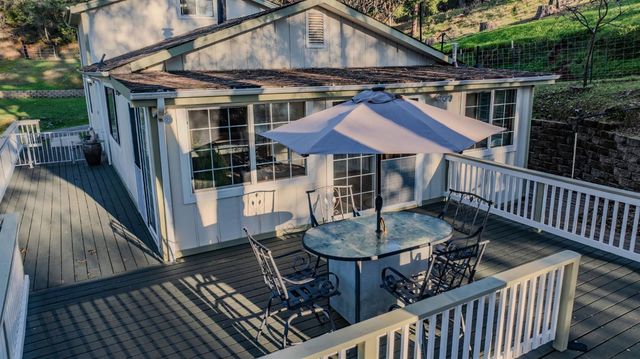 17630 Ridge Rd, Pine Grove, CA 95665