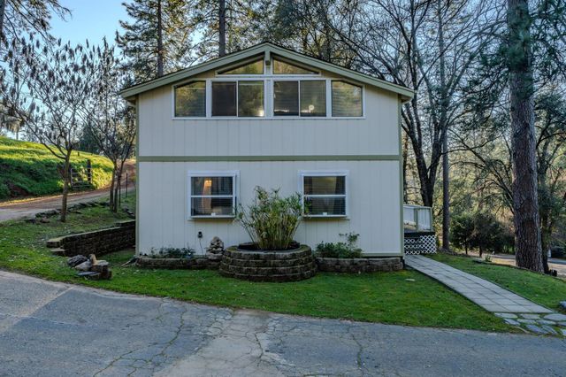 17630 Ridge Rd, Pine Grove, CA 95665