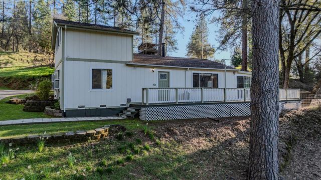 17630 Ridge Rd, Pine Grove, CA 95665