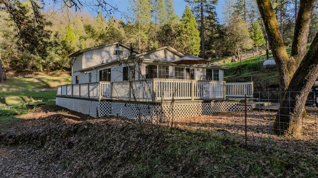 17630 Ridge Rd, Pine Grove, CA 95665