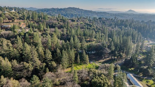 17630 Ridge Rd, Pine Grove, CA 95665