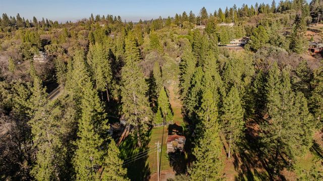 17630 Ridge Rd, Pine Grove, CA 95665