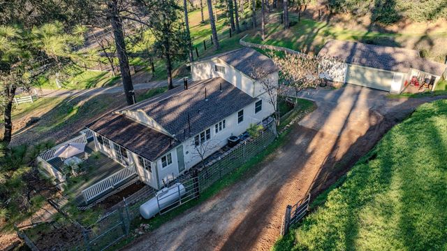 17630 Ridge Rd, Pine Grove, CA 95665