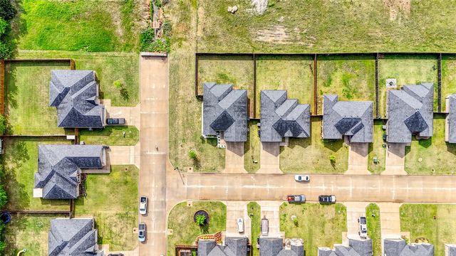 100 Midway Meadows, Pottsboro, TX 75076