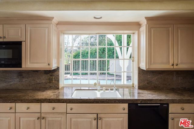 2573 Benedict Canyon Drive, Los Angeles, CA 90210