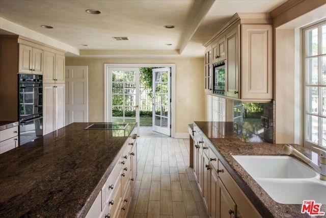 2573 Benedict Canyon Drive, Los Angeles, CA 90210
