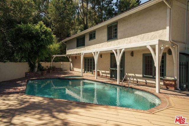 2573 Benedict Canyon Drive, Los Angeles, CA 90210