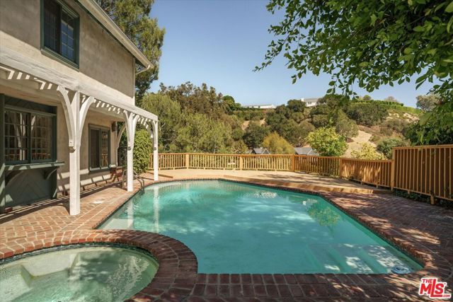2573 Benedict Canyon Drive, Los Angeles, CA 90210