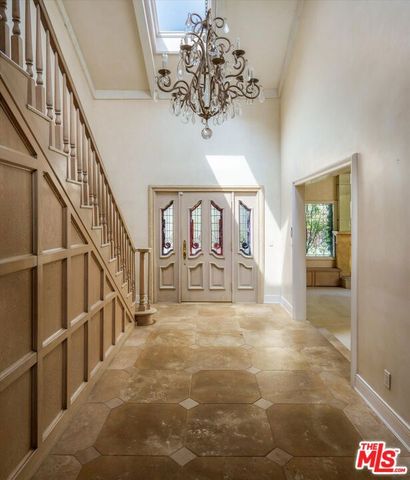 2573 Benedict Canyon Drive, Los Angeles, CA 90210