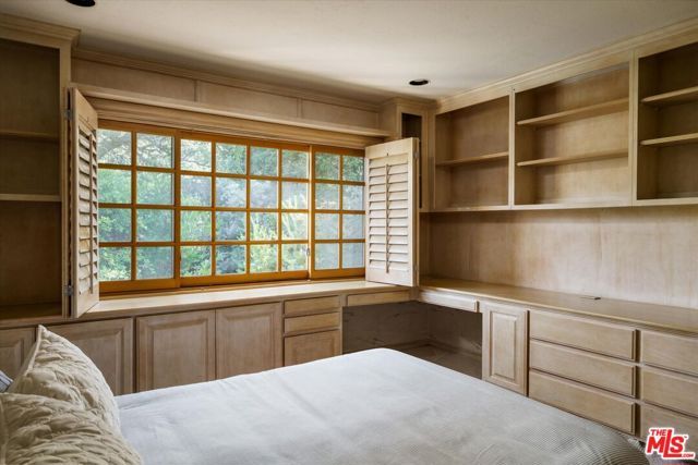 2573 Benedict Canyon Drive, Los Angeles, CA 90210
