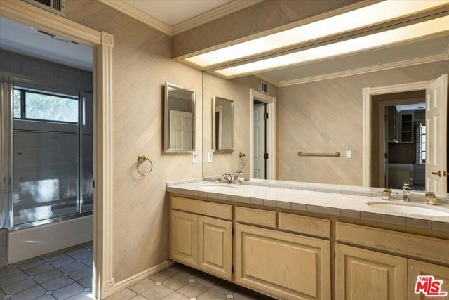2573 Benedict Canyon Drive, Los Angeles, CA 90210