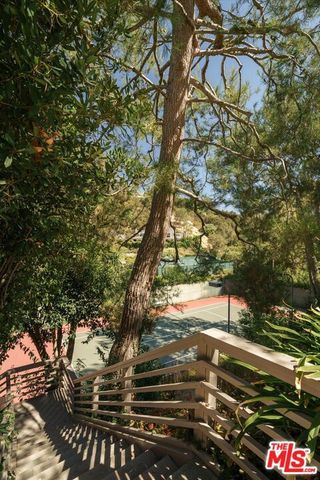 2573 Benedict Canyon Drive, Los Angeles, CA 90210