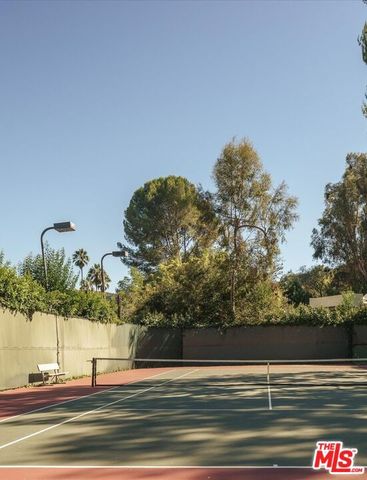 2573 Benedict Canyon Drive, Los Angeles, CA 90210