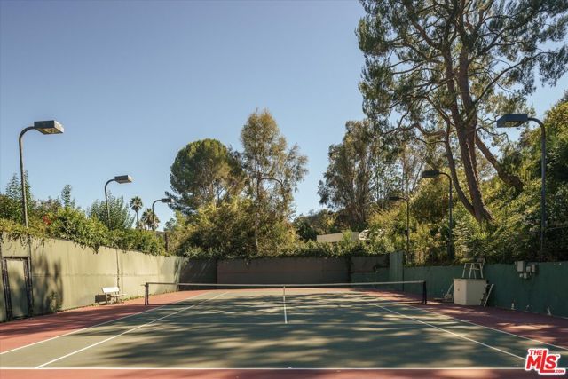 2573 Benedict Canyon Drive, Los Angeles, CA 90210