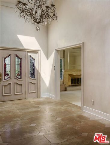 2573 Benedict Canyon Drive, Los Angeles, CA 90210