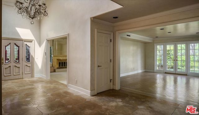2573 Benedict Canyon Drive, Los Angeles, CA 90210