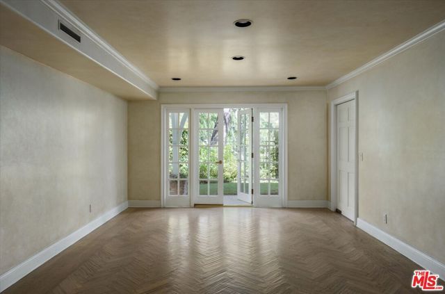 2573 Benedict Canyon Drive, Los Angeles, CA 90210
