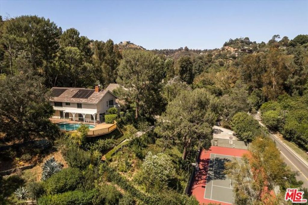 2573 Benedict Canyon Drive, Los Angeles, CA 90210