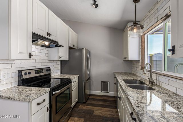 3033 W POTTER Drive, Phoenix, AZ 85027