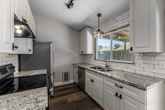 3033 W POTTER Drive, Phoenix, AZ 85027