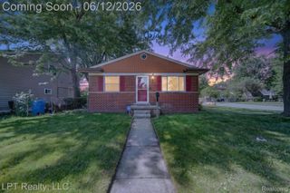 806 E Barrett Avenue, Madison Heights, MI 48071