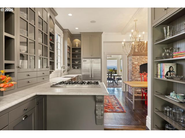 806 Sw DAVENPORT St, Portland, OR 97201