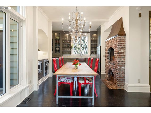 806 Sw DAVENPORT St, Portland, OR 97201