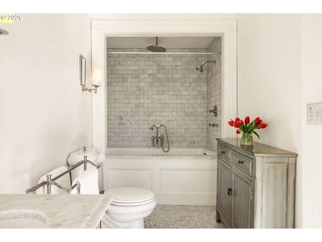 806 Sw DAVENPORT St, Portland, OR 97201