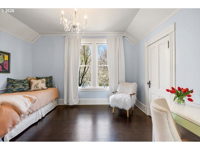 806 Sw DAVENPORT St, Portland, OR 97201