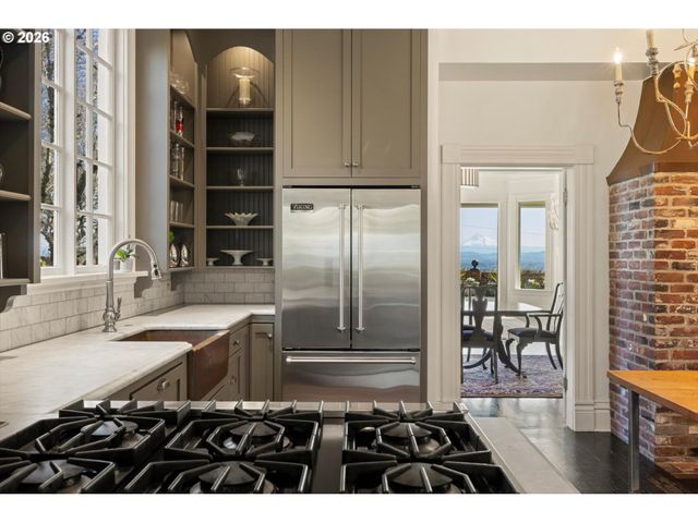 806 Sw DAVENPORT St, Portland, OR 97201