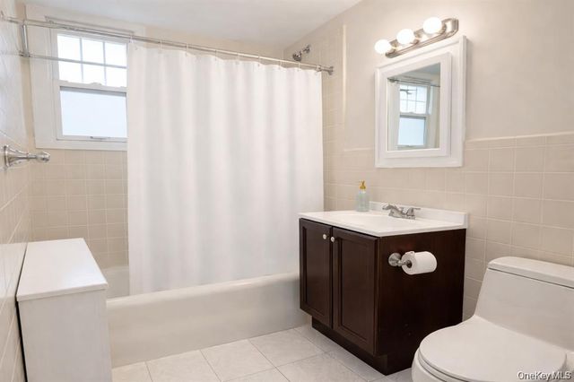 21 Harding Drive 1W, New Rochelle, NY 10801