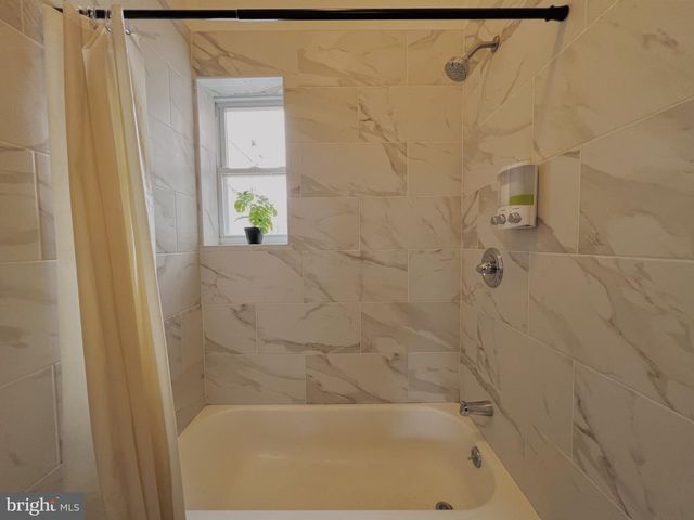 1725 BAINBRIDGE ST, Philadelphia, PA 19146