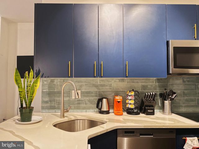 1725 BAINBRIDGE ST, Philadelphia, PA 19146