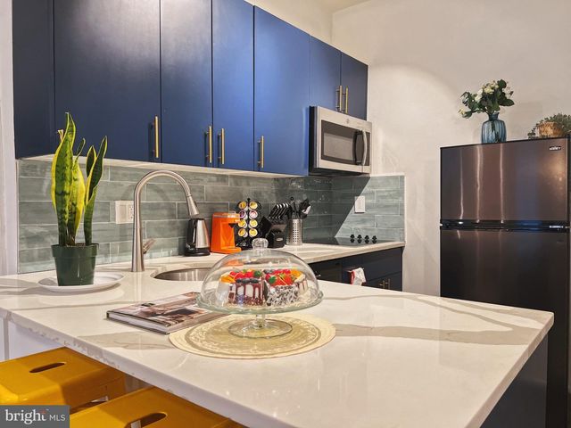 1725 BAINBRIDGE ST, Philadelphia, PA 19146