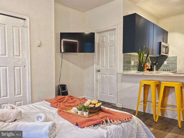 1725 BAINBRIDGE ST, Philadelphia, PA 19146