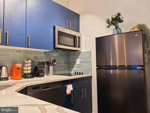 1725 BAINBRIDGE ST, Philadelphia, PA 19146