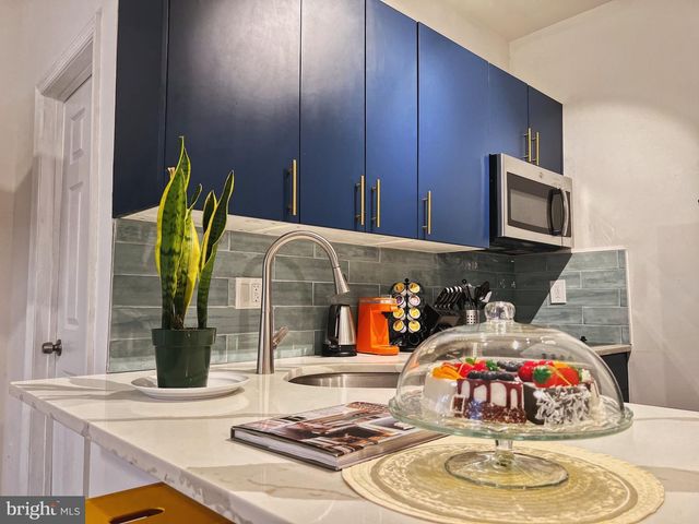 1725 BAINBRIDGE ST, Philadelphia, PA 19146