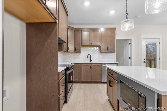 4657 Red Tail Ridge 240, Jeffersonville, IN 47130