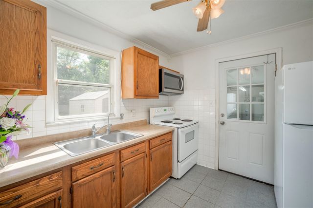 6445 Sommerset Road, Lansing, MI 48911