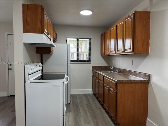 1310 W 29th Street 40, Hialeah, FL 33012