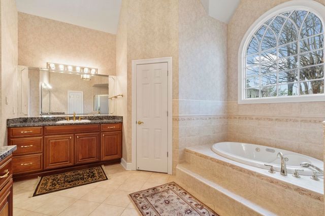 1186 LAKE POINT DR E, Collierville, TN 38017