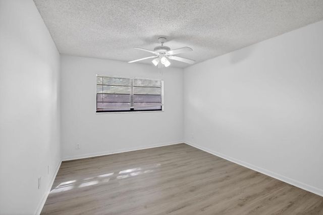 9424 NW 49th Place 13c, Sunrise, FL 33351