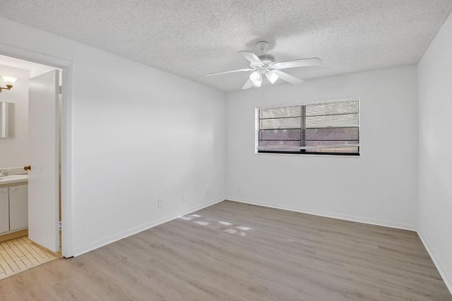 9424 NW 49th Place 13c, Sunrise, FL 33351