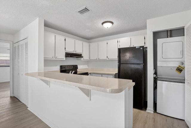 9424 NW 49th Place 13c, Sunrise, FL 33351