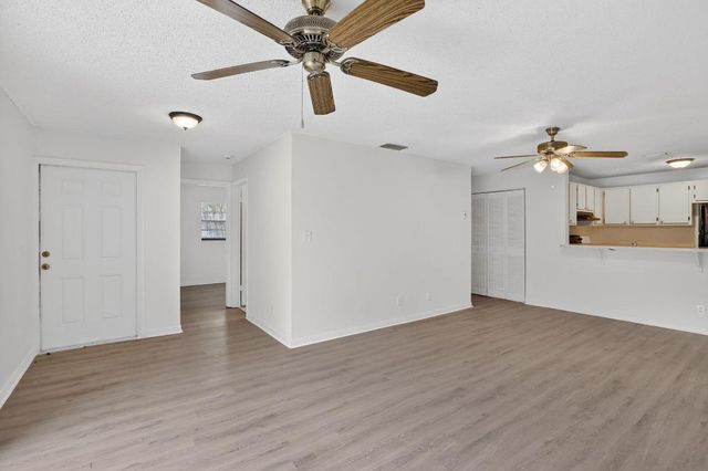 9424 NW 49th Place 13c, Sunrise, FL 33351